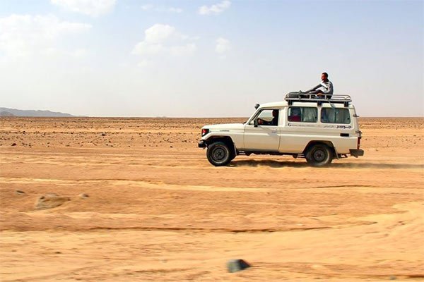 Bahariya Oasis Safari, White Desert & Black Desert 4 days 3 nights.