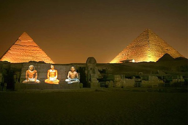 Spectacle son et lumière aux Pyramides de Gizeh