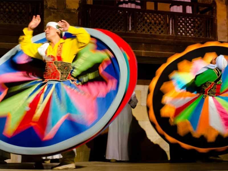 Spectacle de Tanoura, danse folklorique égyptienne