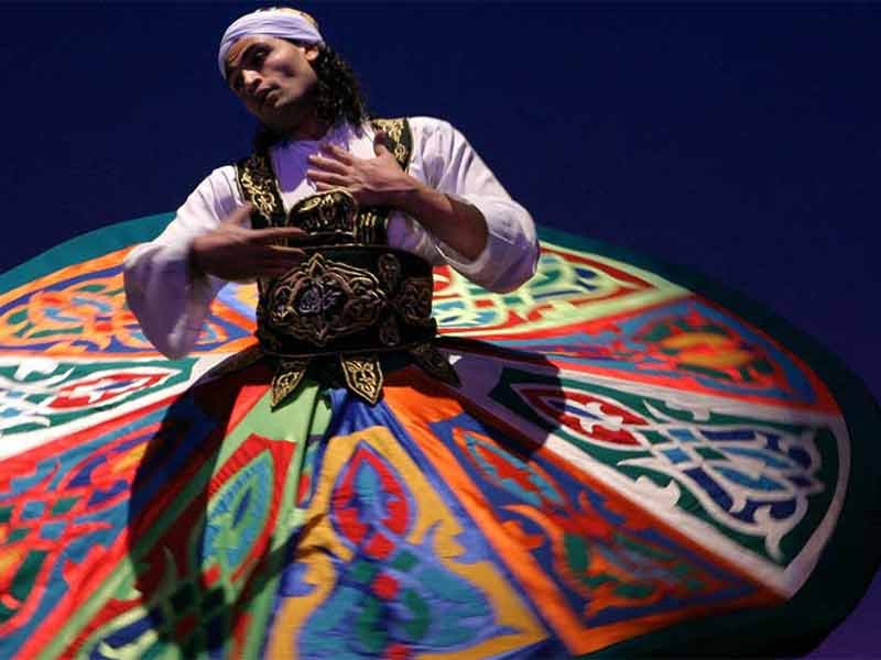 Spectacle de Tanoura, danse folklorique égyptienne