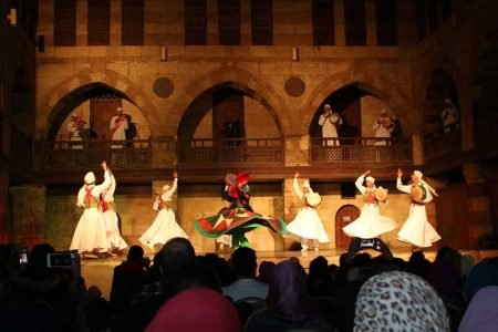 Spectacle de Tanoura, danse folklorique égyptienne