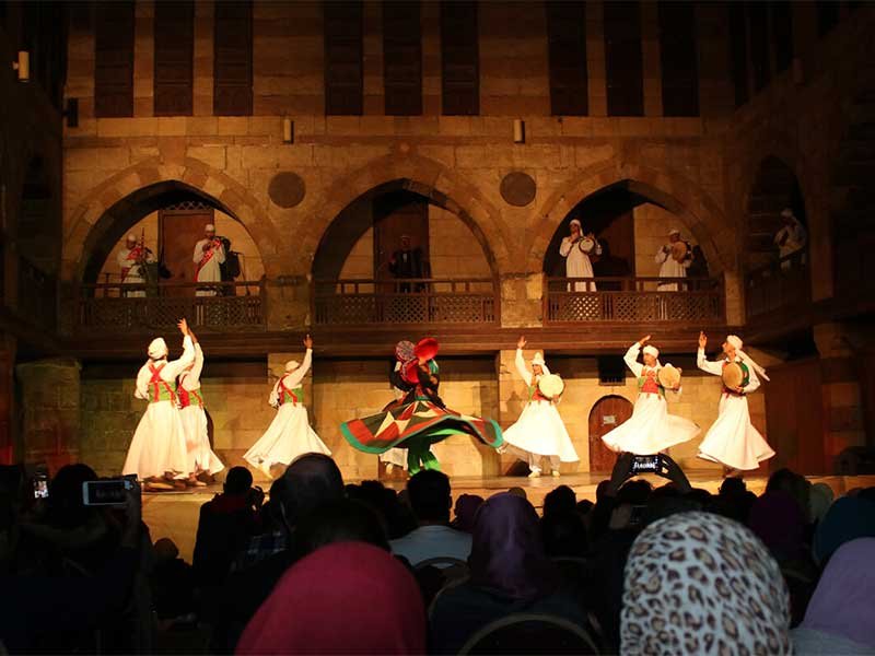 Spectacle de Tanoura, danse folklorique égyptienne