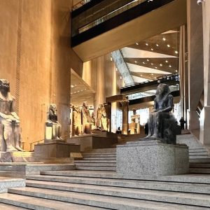 CAIRE ET SINAÏ: dans cet image ilya le Grand Musée égyptien, ou plusieurs des statues .